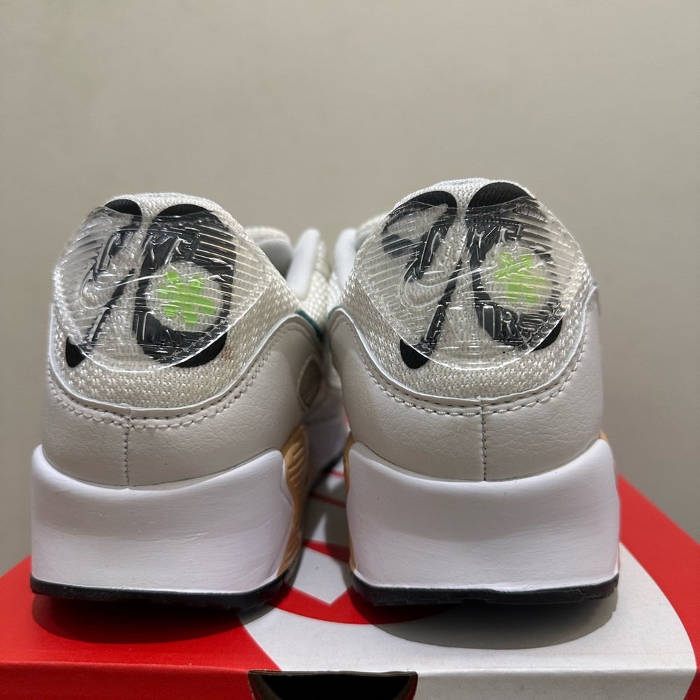 NIB Nike Air Max 90 SE White Neptune Green Womens Shoes DO9850-100 - Picture 7 of 7